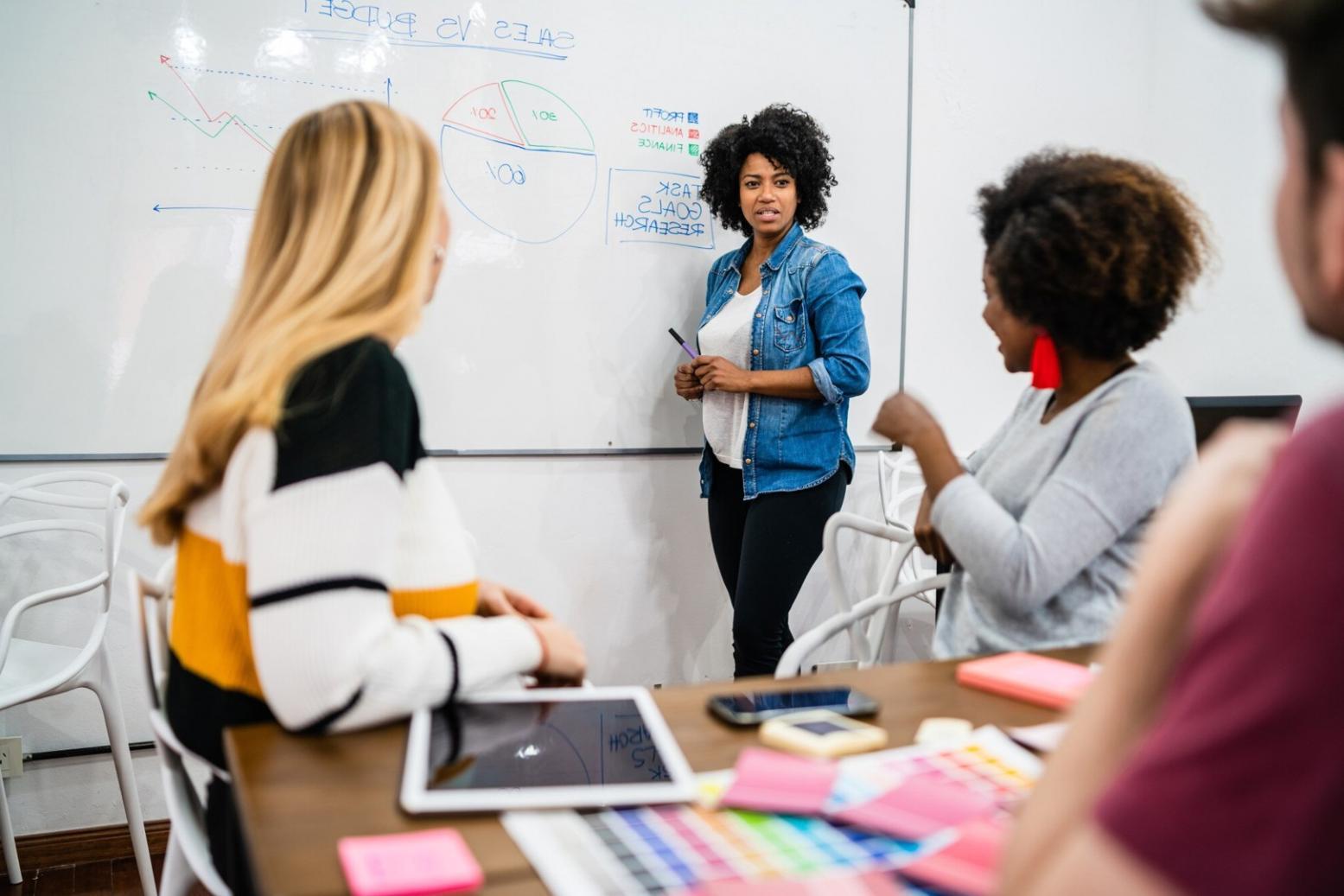 Session de formation pratique avec équipe d'entreprise