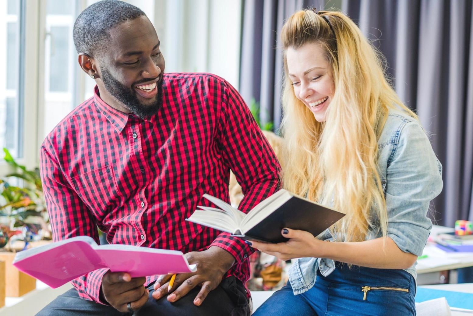 Équipe en formation sur les concepts d'investissement